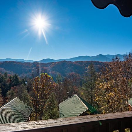 Spacious Smokies Cabin - Hot Tub With Mountain Views Гатлінбург Екстер'єр фото