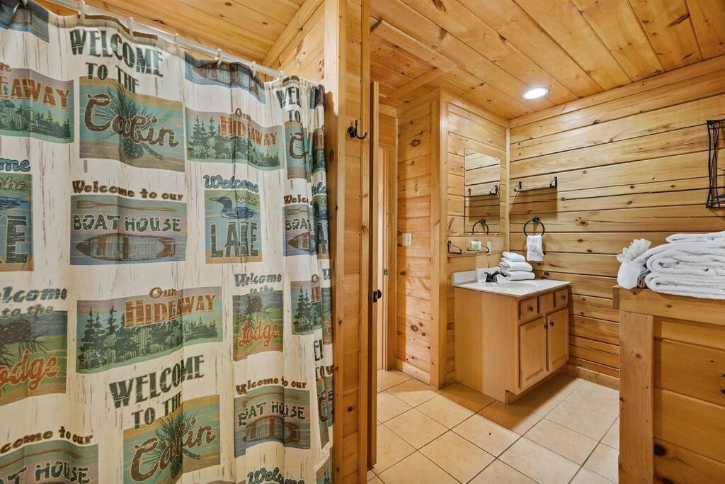 Spacious Smokies Cabin - Hot Tub With Mountain Views Гатлінбург Екстер'єр фото