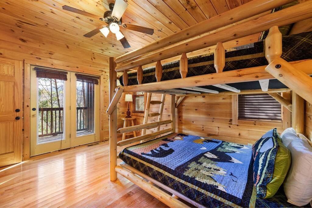 Spacious Smokies Cabin - Hot Tub With Mountain Views Гатлінбург Екстер'єр фото