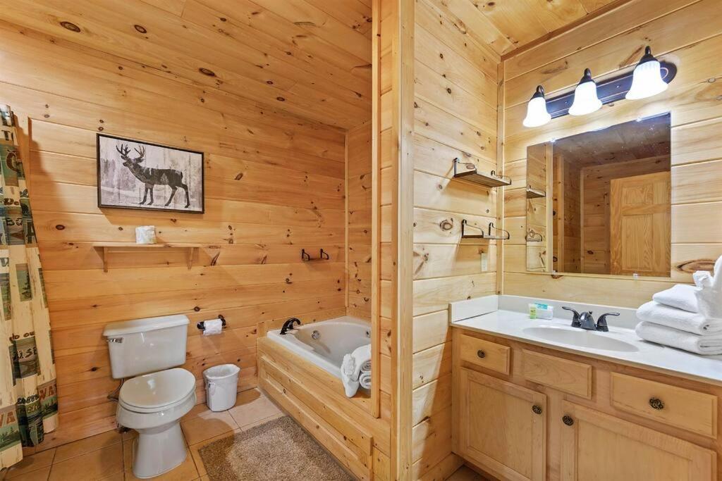 Spacious Smokies Cabin - Hot Tub With Mountain Views Гатлінбург Екстер'єр фото