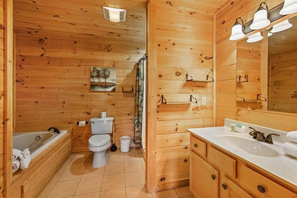 Spacious Smokies Cabin - Hot Tub With Mountain Views Гатлінбург Екстер'єр фото