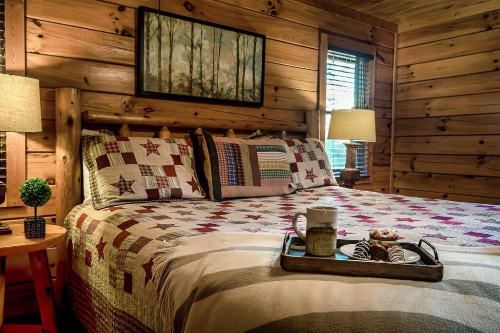 Spacious Smokies Cabin - Hot Tub With Mountain Views Гатлінбург Екстер'єр фото