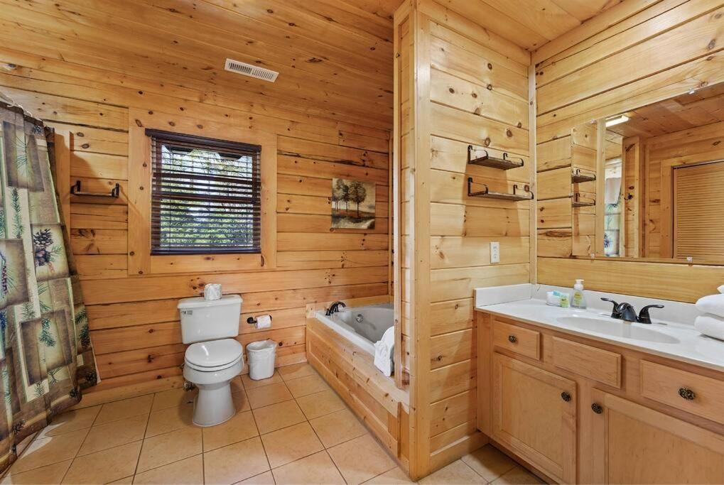 Spacious Smokies Cabin - Hot Tub With Mountain Views Гатлінбург Екстер'єр фото
