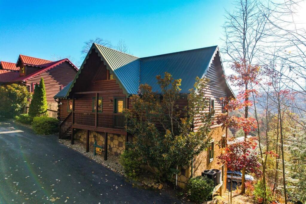 Spacious Smokies Cabin - Hot Tub With Mountain Views Гатлінбург Екстер'єр фото
