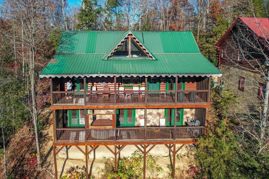 Spacious Smokies Cabin - Hot Tub With Mountain Views Гатлінбург Екстер'єр фото