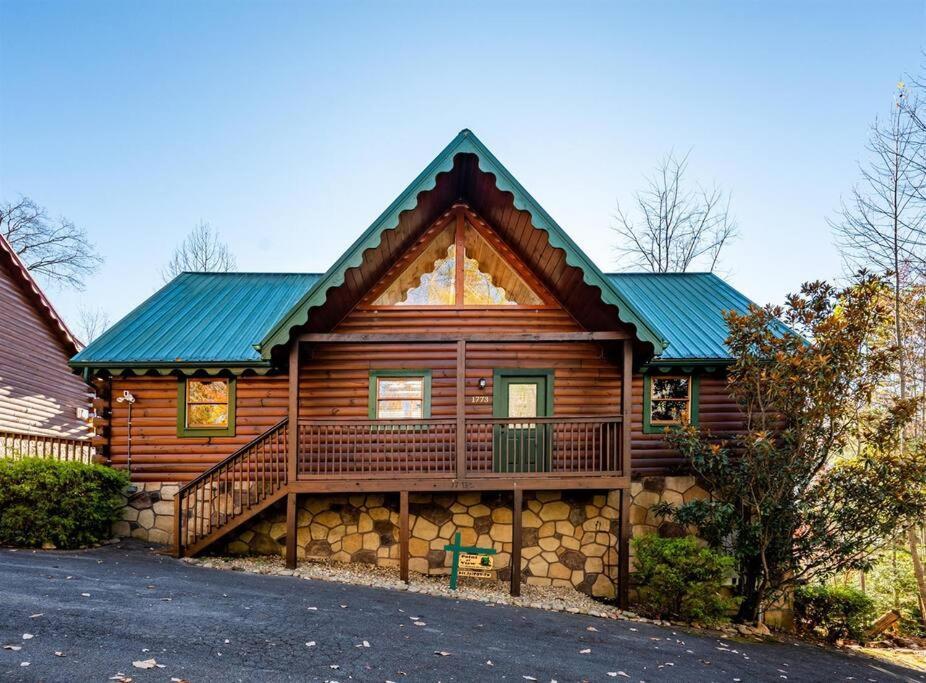 Spacious Smokies Cabin - Hot Tub With Mountain Views Гатлінбург Екстер'єр фото