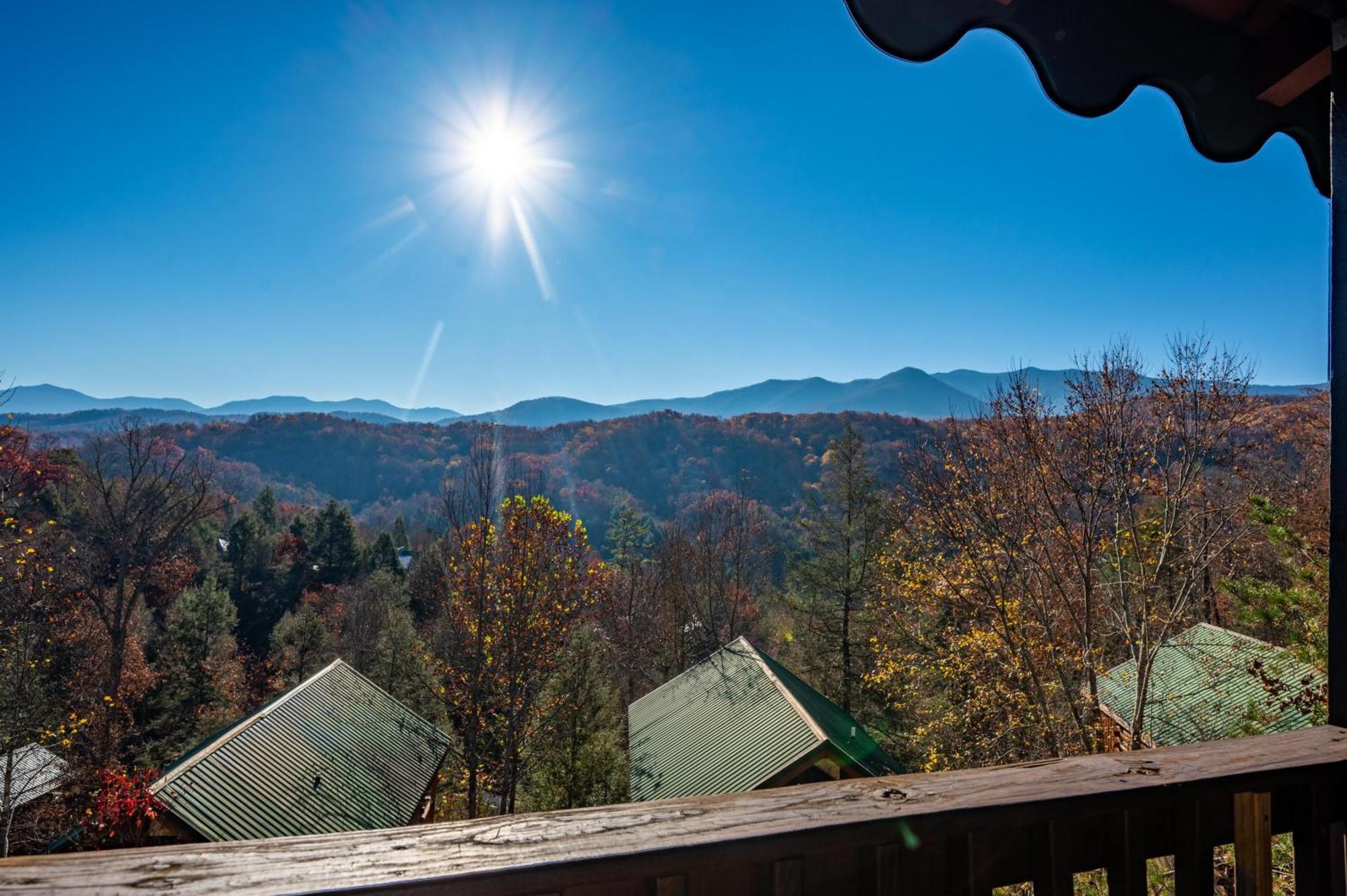 Spacious Smokies Cabin - Hot Tub With Mountain Views Гатлінбург Екстер'єр фото